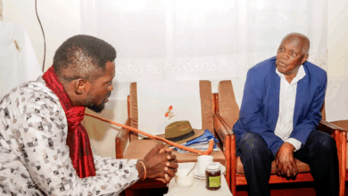 Photo of Kyagulanyi Meets 97-Year-Old Mzee William Mukaira, Freed After Blowing Treason Charges