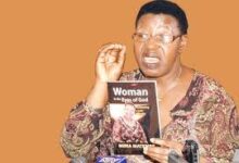 Photo of UgandaLeero: Miria Matembe Akulembeddemu Abakyala Okwecwacwana Nga Bawakanya Okuwambibwa Kwa Banna Uganda