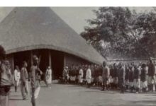 Photo of Olukiiko Lwa Buganda Nga Lutudde Mu 1900